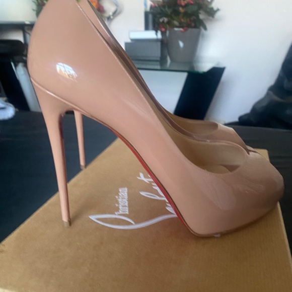 Designer Shoes Clear Out - Picture 4 of 6